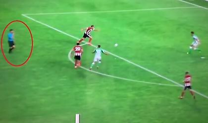 Γεύση από τον νέο κανονισμό με τη μπάλα και τον ρέφερι στο Σέφιλντ Γιουνάιτεντ - Μπέτις! (vid)