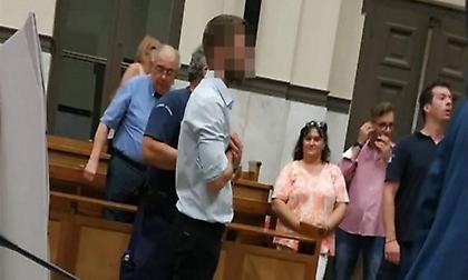 Ελεύθερος έως το Εφετείο ο πατροκτόνος που συγκλόνισε με την απολογία του