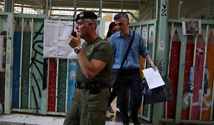 Εξάρχεια: Ξαναστήνεται αύριο η κάλπη στο τμήμα που χτύπησαν αναρχικοί