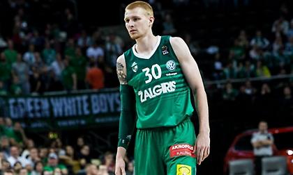 Υπέγραψε στην Αρμάνι Μιλάνο ο Ουάιτ