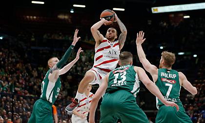 Καλωσόρισε τον Γουάιτ στην Αρμάνι ο Τζέιμς (pic)