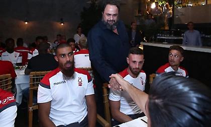 Δείπνο του Μαρινάκη σε Ολυμπιακό και Νότιγχαμ (pics)