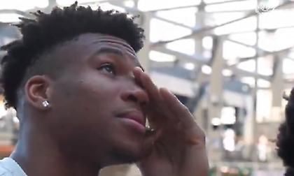 Δάκρυσε ο Γιάννης στο βίντεο με μηνύματα από τους ανθρώπους του (video)