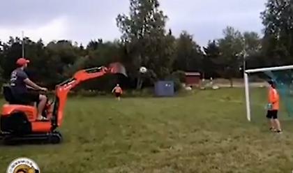 Γκολάρα από… εκσκαφέα (video)