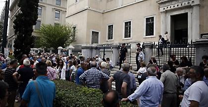 ΣτΕ: Οριστικό τέλος στον 13ο και 14ο μισθό των δημοσίων υπαλλήλων