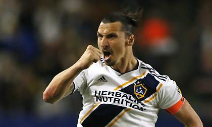 Χατ-τρικ με γκολάρες ο Ιμπραΐμοβιτς στο ντέρμπι τους Λος Άντζελες