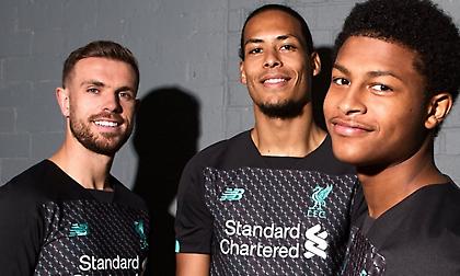 Ιδιαίτερη η τρίτη φανέλα της Λίβερπουλ (pic)