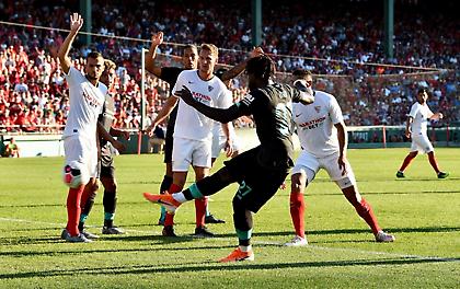 Φιλική ήττα της Λίβερπουλ με... ξύλο από τη Σεβίλλη (video)