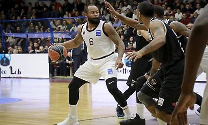 Τζέρι Σμιθ: Μένει στη Λήμνο