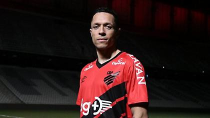 «Καλωσόρισε» Αντριάνο η Ατλέτικο Παραναένσε