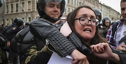 Ρωσία: Δολοφονήθηκε γνωστή ακτιβίστρια για τα δικαιώματα των ΛΟΑΤΚΙ