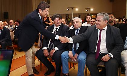 Αυγενάκης: «Σας διαβεβαιώσω πως θα γίνει ό,τι είναι δυνατόν για να λάβετε τα λεφτά από την ΕΡΤ»