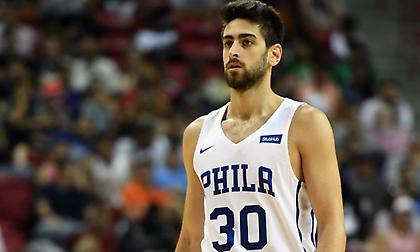 Ανανέωσε με τους Σίξερς ο Κορκμάζ