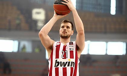 Αγραβάνης: «Για πάντα στην καρδιά μου ο Ολυμπιακός» (pic)