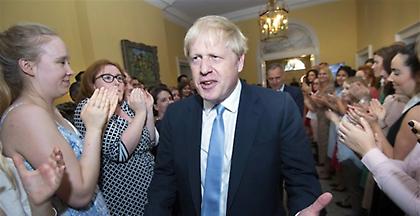 Αυτό είναι το υπουργικό συμβούλιο του Τζόνσον. Διόρισε και τον αδερφό του