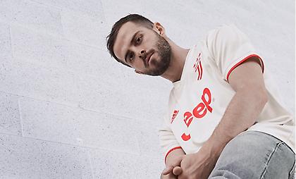 Εντυπωσιάζει η «ερυθρόλευκη» φανέλα της Γιουβέντους (pics & vid)