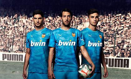 Με άρωμα… 90's η τρίτη φανέλα της Βαλένθια