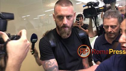 Έφτασε Αργεντινή και αποθεώθηκε ο Ντε Ρόσι