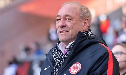 Ο πρόεδρος της Άιντραχτ κέρασε... μπύρες τους οπαδούς που ταξίδεψαν μέχρι το Ταλίν! (video)