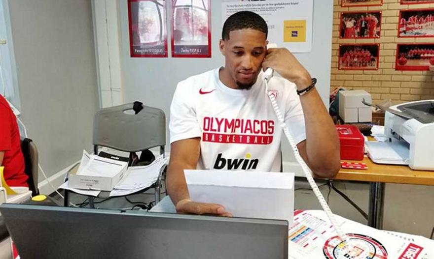 Παρέα με τους φίλους του Ολυμπιακού ο Ρούμπιτ