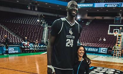 Σέλτικς: Υπέγραψαν τον γιγαντιαίο Τάκο Φολ