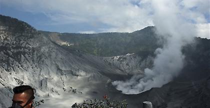 Πανικός στην Ινδονησία από έκρηξη ηφαιστείου. Έτρεχαν να σωθούν (video)