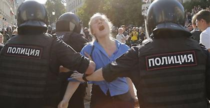 Μόσχα: Εκατοντάδες συλλήψεις στη διάρκεια διαδήλωσης της αντιπολίτευσης (vid)