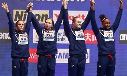 «Διέλυσαν» τα χρονόμετρα οι Αμερικανίδες