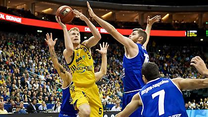 «Έδεσε» Γκίφεϊ η Άλμπα