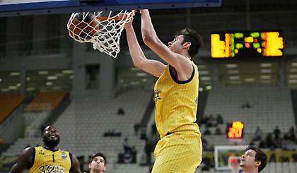 Τρίτετ: «Ταβάνι ο ουρανός για Τσαλμπούρη»