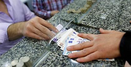 «Βασιλική» σύνταξη 23.000 ευρώ σε συμβολαιογράφο