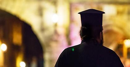 Πρωτοφανές: Παπάς αρνήθηκε να κοινωνήσει παιδιά με ειδικές ανάγκες