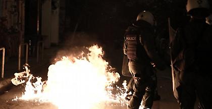 Επεισόδια στα Εξάρχεια: Πέτρες, μολότοφ και χειροβομβίδες κρότου λάμψης