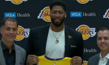 Άντονι Ντέιβις: Διάλεξα το Νο3 μέσω… 2Κ!