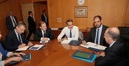 Σε εξέλιξη σύσκεψη υπό τον Κυριάκο Μητσοτάκη στο υπουργείο Υποδομών