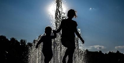Έκτακτο δελτίο της ΕΜΥ για τον καύσωνα-Πού θα χτυπήσει η ζέστη