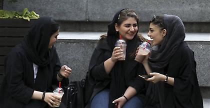 Ολλανδία: Απαγορεύεται από σήμερα η μπούρκα ή το νικάμπ σε δημόσιους χώρους