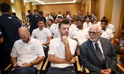 Μάντζαρης στον ΣΠΟΡ FM: «Χαρά κι ευλογία η Εθνική, οικογένεια μου ο Ολυμπιακός»