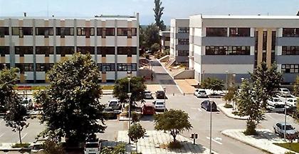 Αποφυλακίστηκε ο καθηγητής «φακελάκης με το περουκίνι» του ΤΕΙ Σερρών