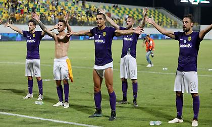 Έγιναν… ένα με τον κόσμο οι παίκτες του Άρη (video)