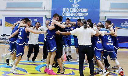 Αντρίκεια στους «4» οι Έφηβοι!