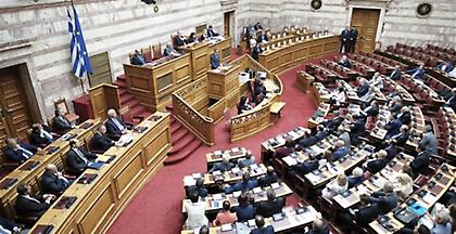 Στη Βουλή το διυπουργικό νομοσχέδιο. Τι προβλέπει για άσυλο - δήμους