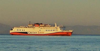 Ακινητοποιημένο στη Σαντορίνη το πλοίο Olympus. Εμφάνισε ρωγμές