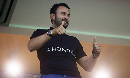 Ο έξαλλος πανηγυρισμός του Καρυπίδη και το γλέντι με Ρέμο στο πούλμαν (vids)