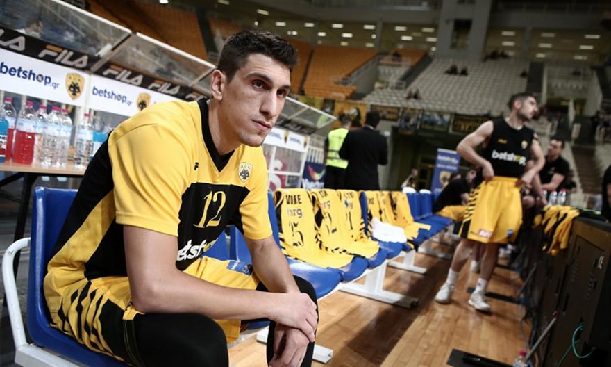 Λαρεντζάκης: «Είχαμε κάποια προβλήματα με την ΑΕΚ, μιλάω με τη Βαλένθια»