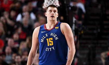 Νίκολα Γιόκιτς: Χορεύει ημίγυμνος σε κλαμπ της Σερβίας (video)