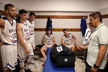 Αυγενάκης στους Έφηβους: «Είμαστε δίπλα σας»