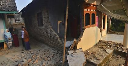 Τουλάχιστον πέντε νεκροί από τον ισχυρό σεισμό στην Ινδονησία