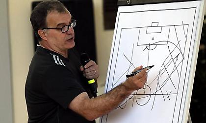 Γιατί «αναστατώθηκαν» οι Άγγλοι με το 3-3-1-3 του Μπιέλσα; (pics & vid)