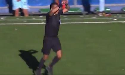 Διαιτητής έδειξε VAR χωρίς να υπάρχει! (video)